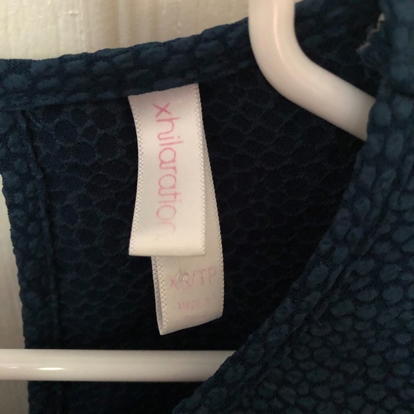 XHILIRATION NAVY BLUE TEXTURED LONG SLEEVE TOP - Picture 2 of 5